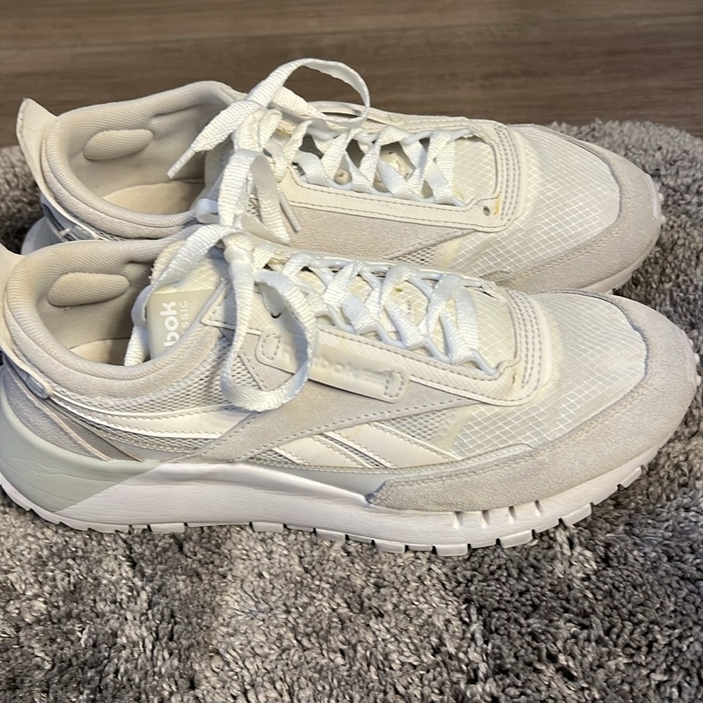 White Women's Athletic Shoes. Size 7 no flaws. Leathered, suede,nylon - Picture 10 of 16
